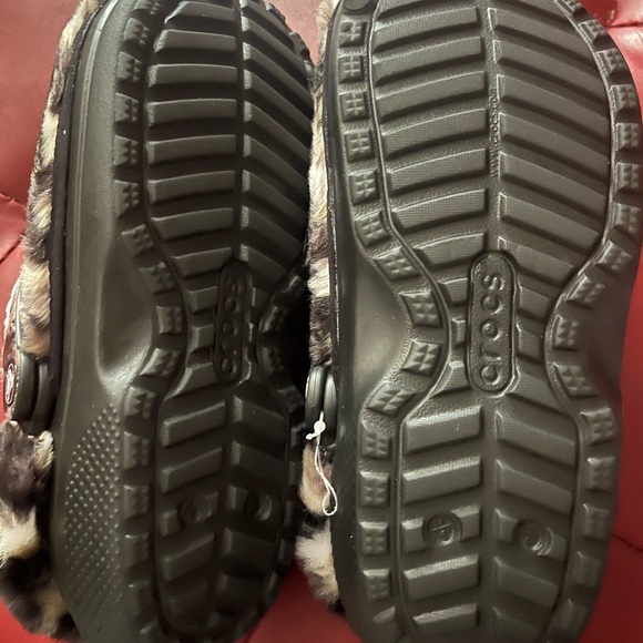FauxFur Crocs🖤Size 8🖤 - Picture 8 of 16
